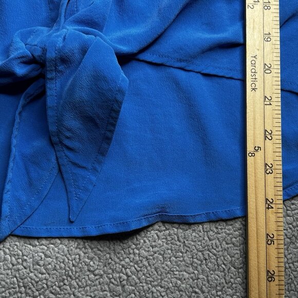 Tommy Bahama Shirt Womens Medium Blue Silk Button Up Tie Front Doman Sleeve - Picture 7 of 10